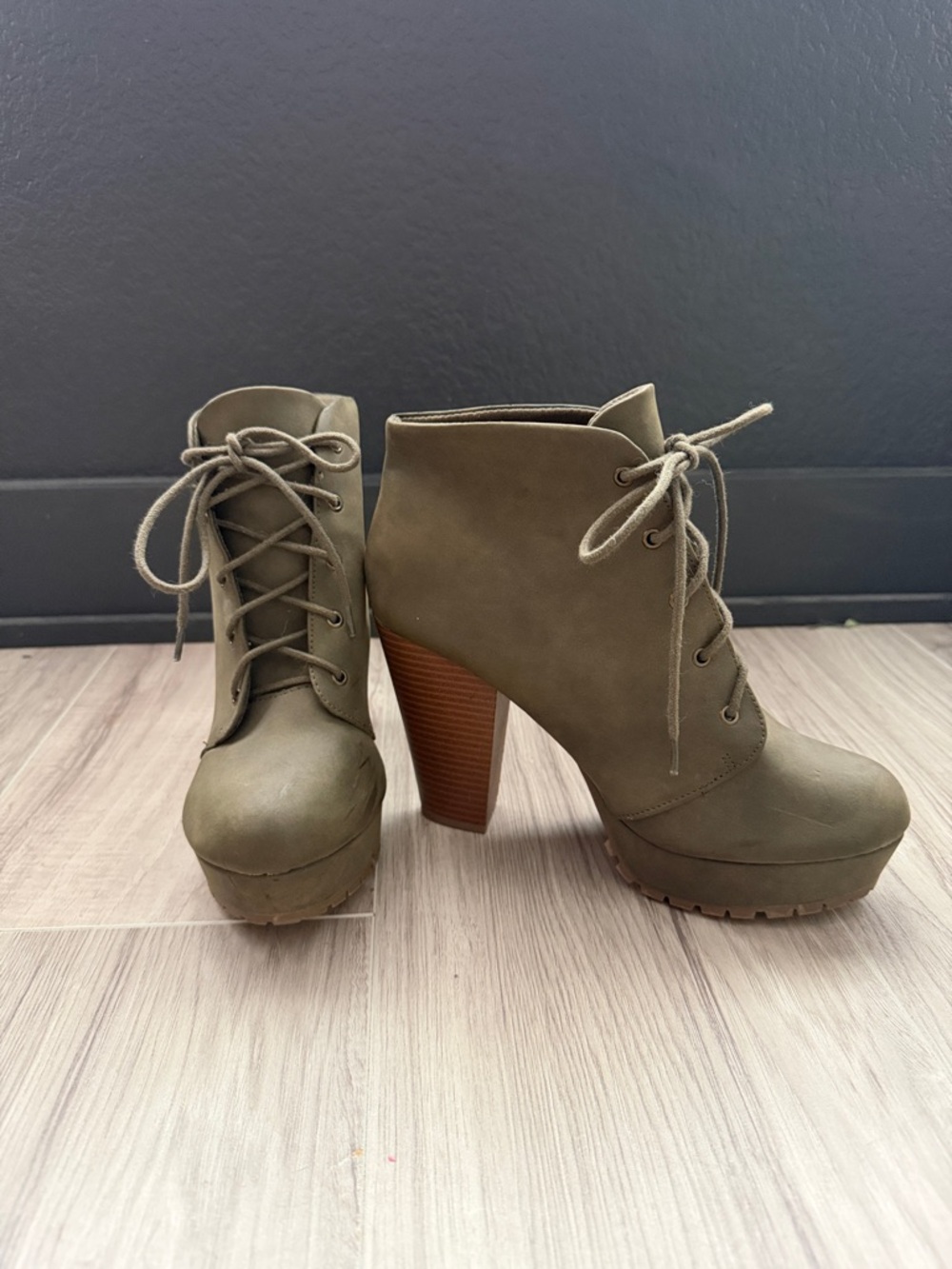 Women's Olive Lace-Up Platform Ankle Boots